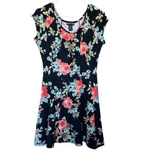 Paper Doll Swing Dress Cap Sleeve NWT Floral Size Medium